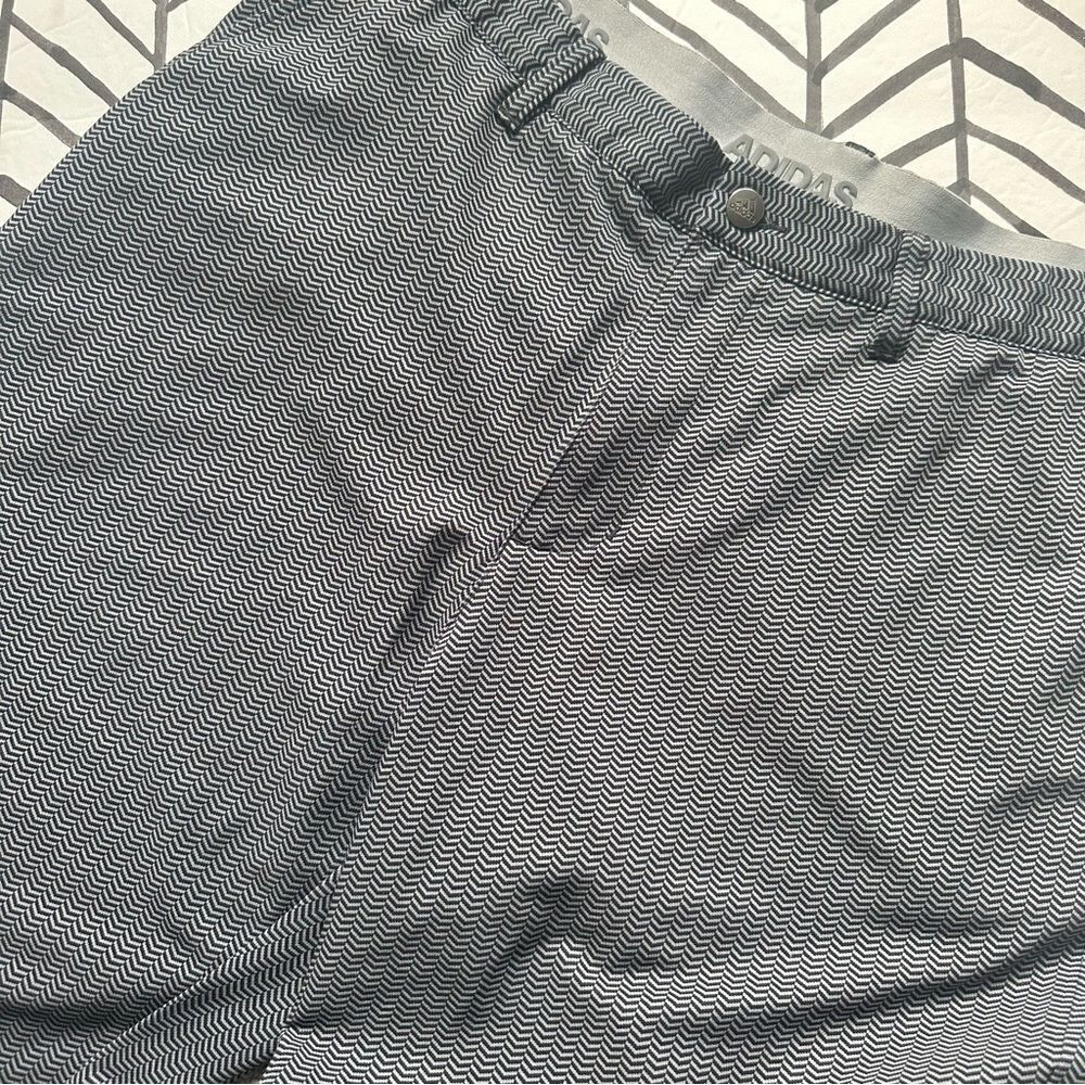 Adidas Men's Size 38 Chevron Pattern Gray and Black Golf Shorts